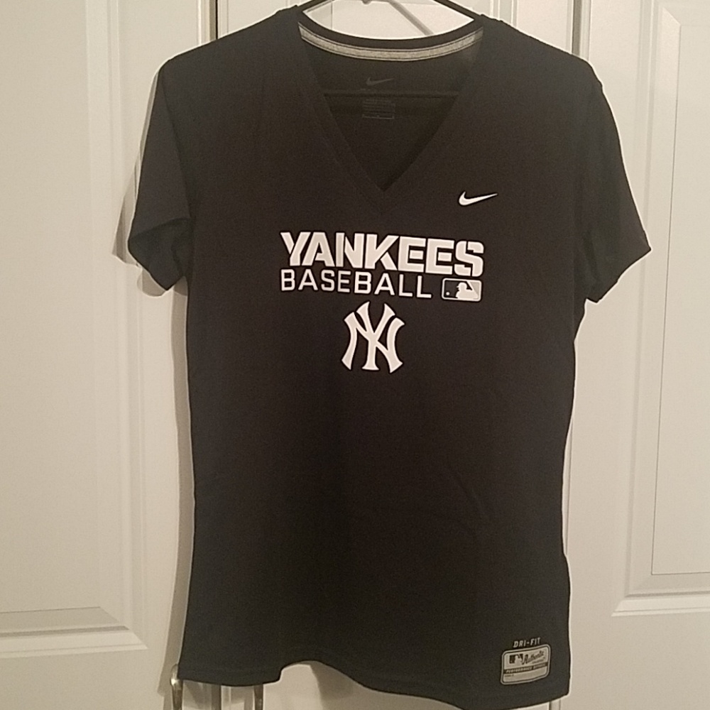NWOT Black Nike Yankees Baseball Dri-Fit T-shirt